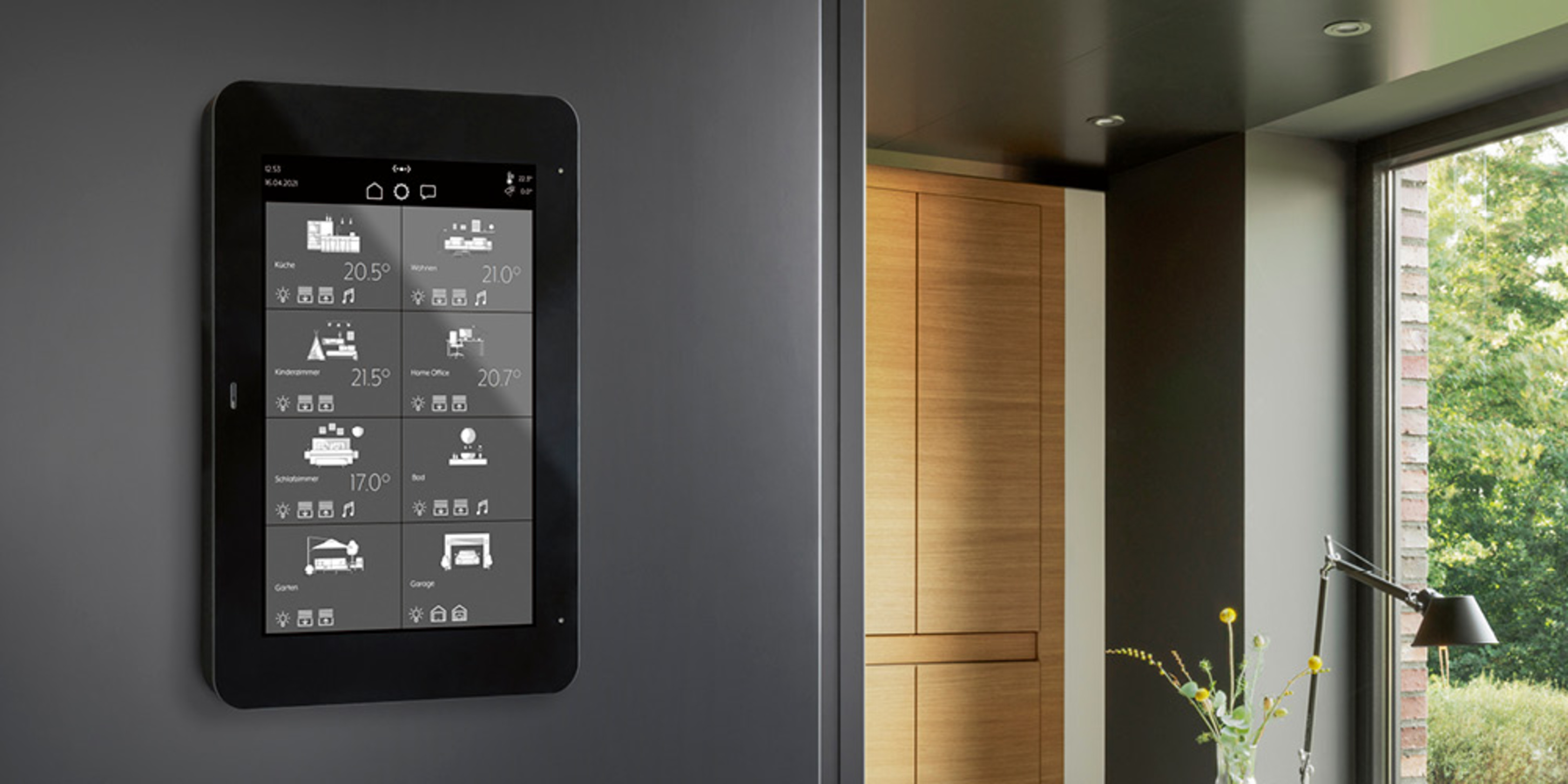 JUNG Smart Panel 8 bei Elektro-Schuetz Ak GmbH in Raunheim