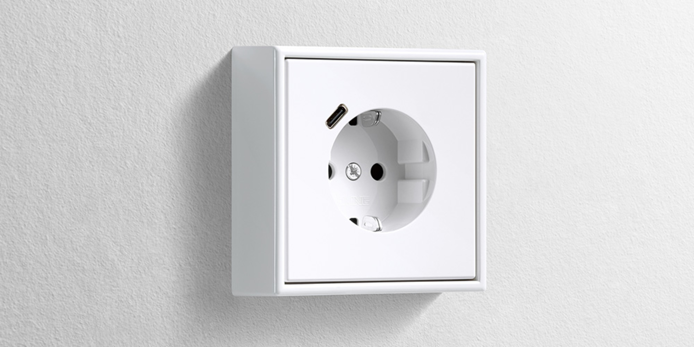 Erweiterter Anschlussraum für die Nachrüstung bei Elektro-Schuetz Ak GmbH in Raunheim