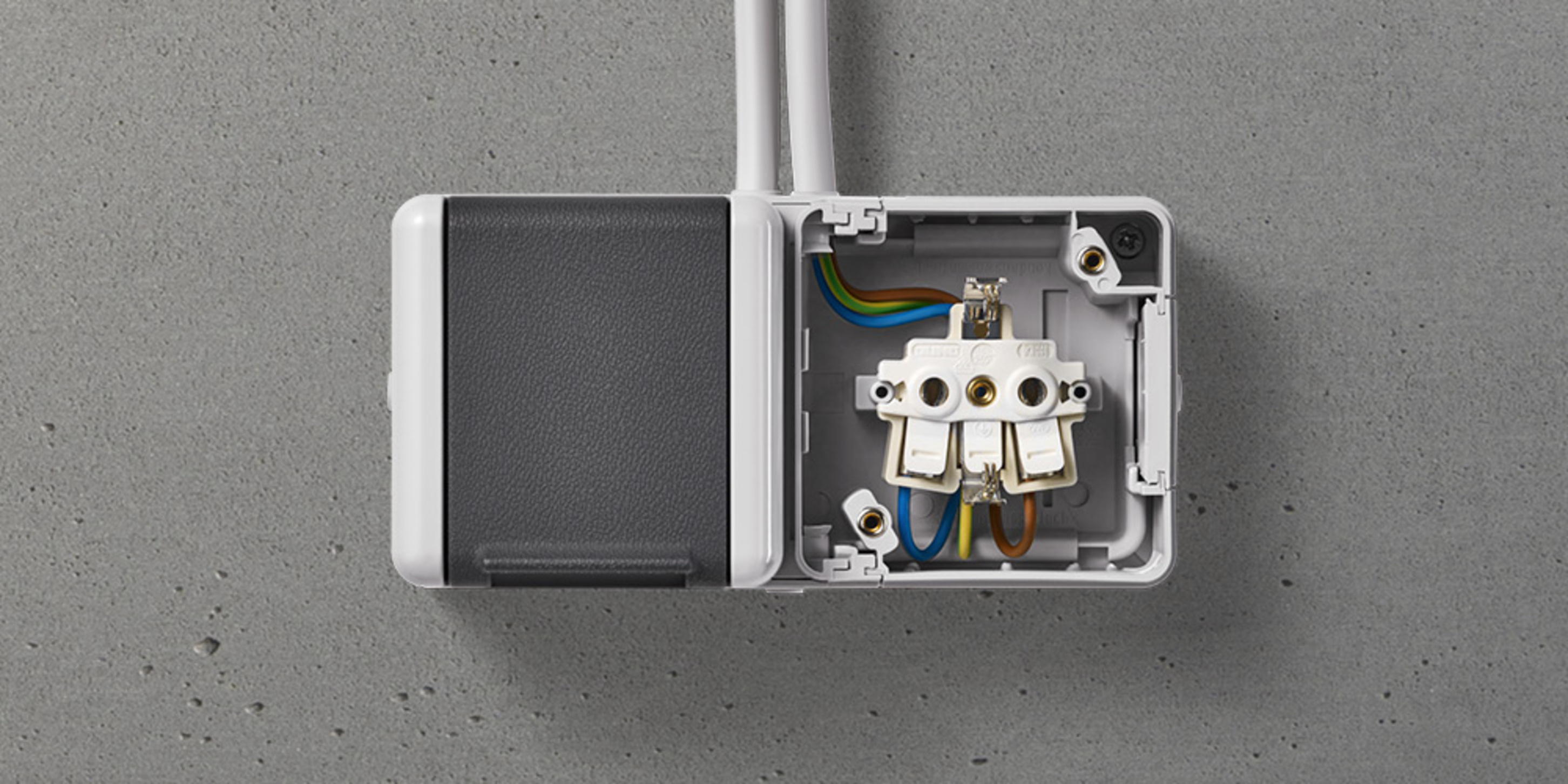 Doppelsteckdose mit Trennsteg bei Elektro-Schuetz Ak GmbH in Raunheim